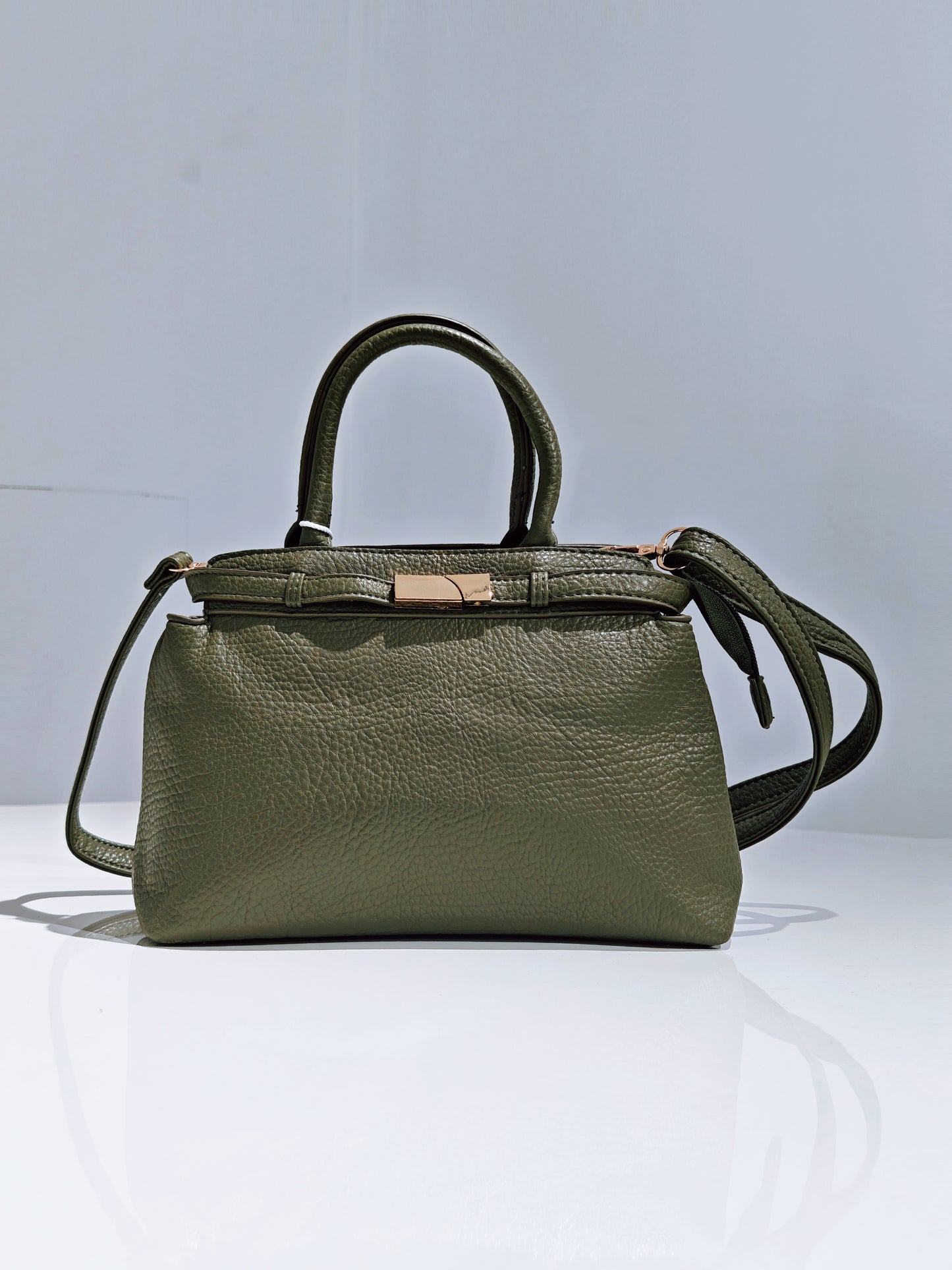 Borsa a Tracolla con Fibbia Dorata - Elegante e Funzionale