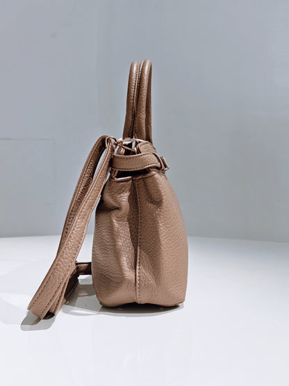 Borsa a Tracolla con Fibbia Dorata - Elegante e Funzionale