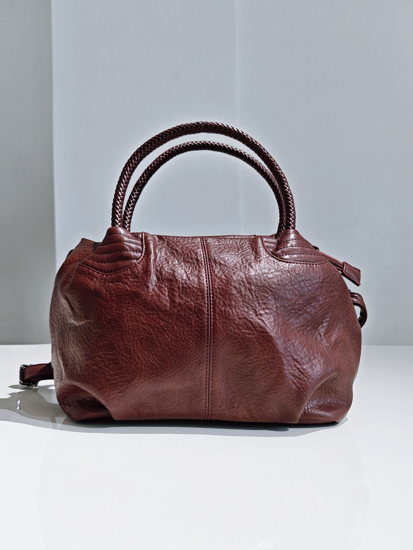 Borsa a Mano in Pella Marrone Scamosciata con Manici Intrecciati - Elegante e Pratica