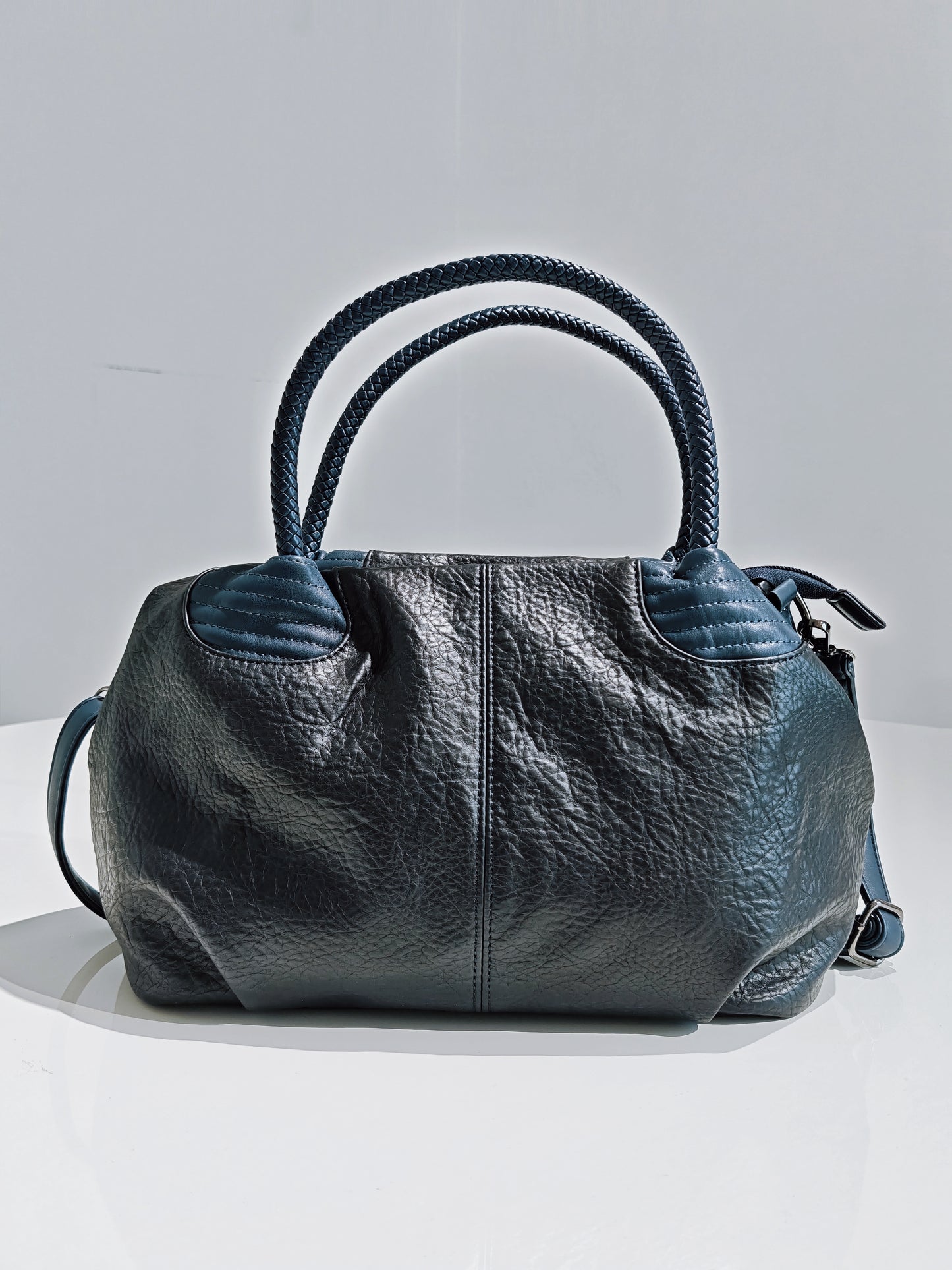 Borsa a Mano in Pella Marrone Scamosciata con Manici Intrecciati - Elegante e Pratica