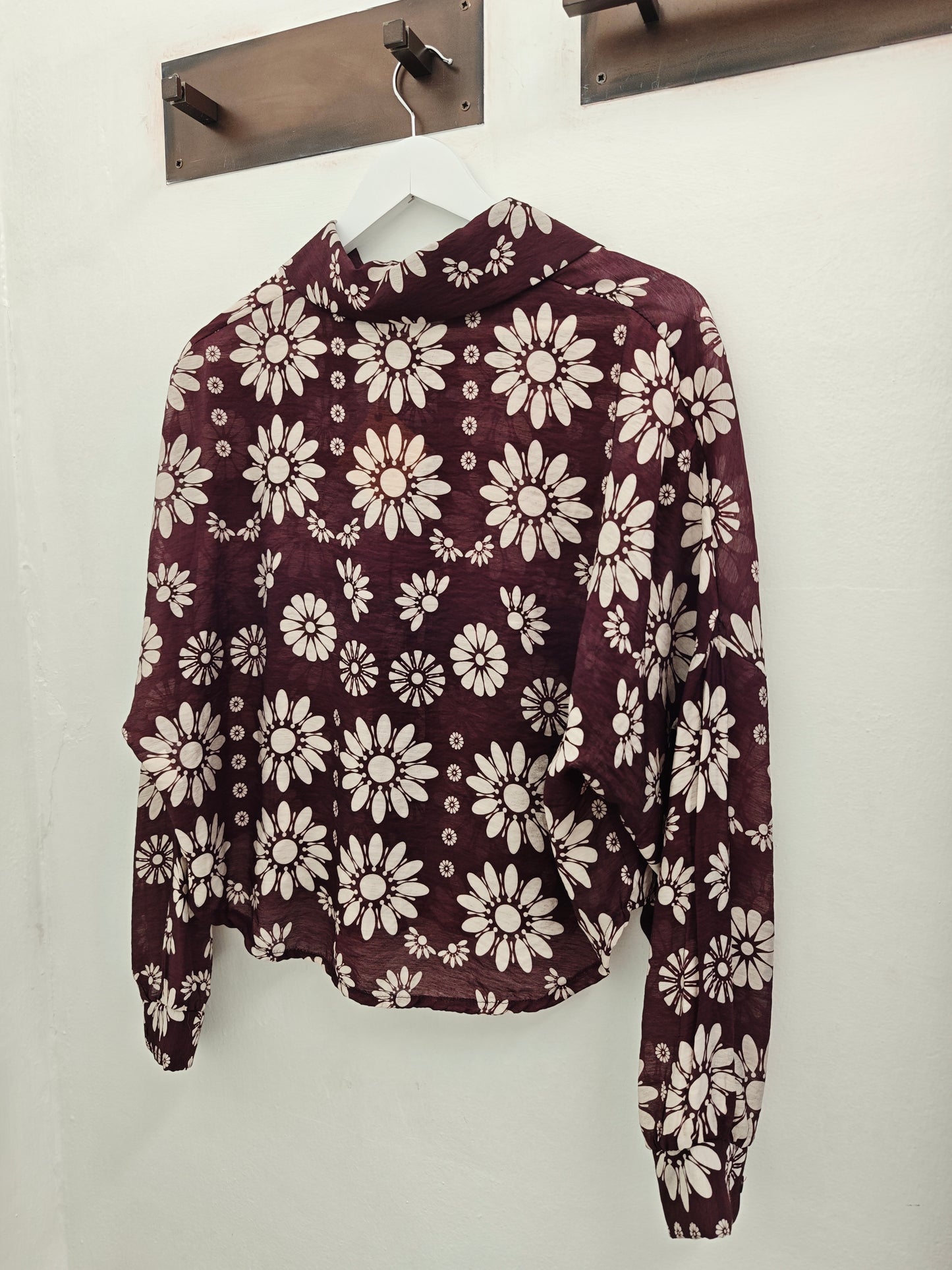 Camicia Manica Lunga Donna Bordeaux con Stampa Margherite | Scollatura comoda