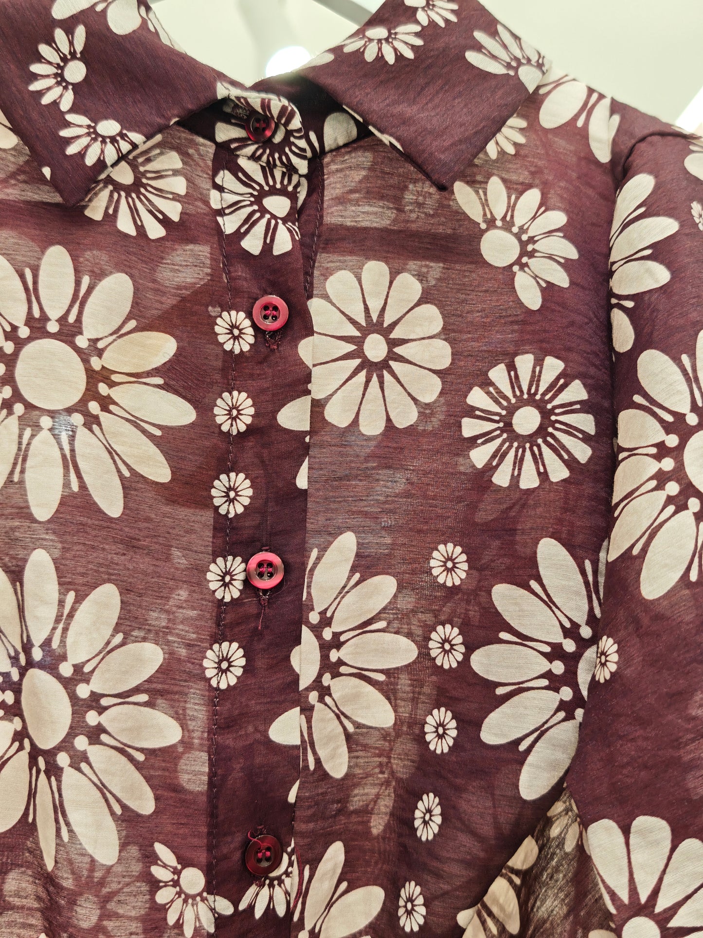 Camicia Manica Lunga Donna Bordeaux con Stampa Margherite | Scollatura comoda